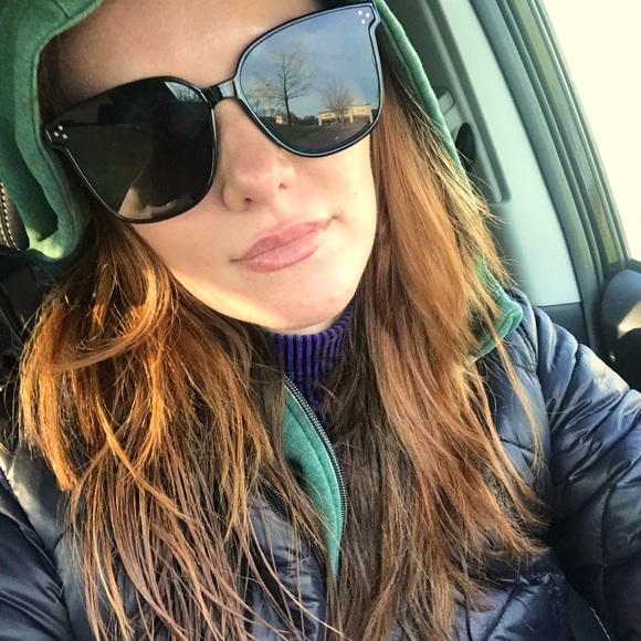 Meet your Posher, Misty - Picture 1 of 2